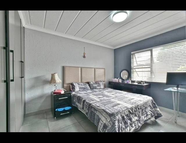 2 BEDROOM TOWNHOUSE FOR SALE IN GLENVISTA